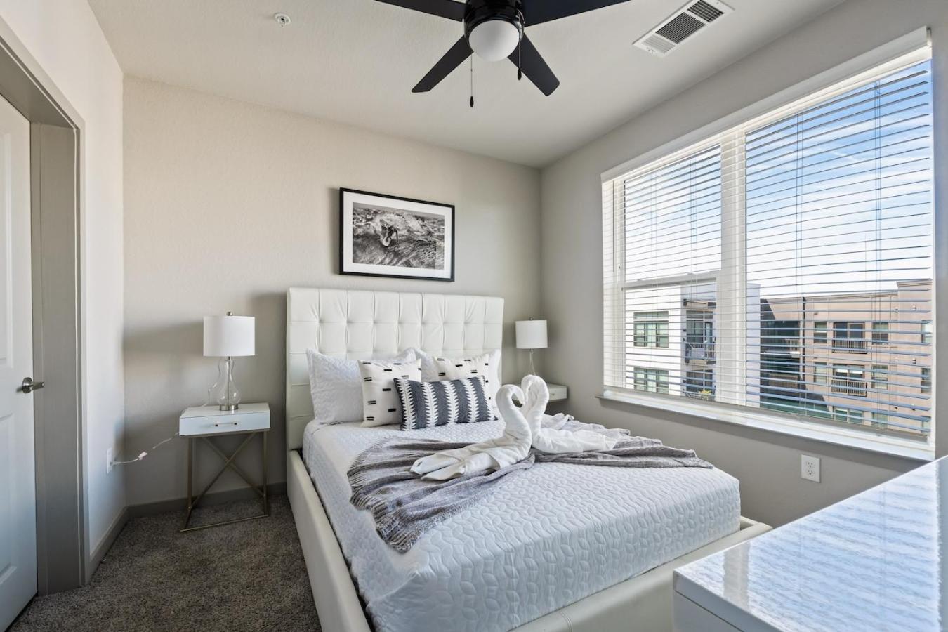 Stylish 1 Bed In Downtown St Pete W Free Parking Apartment Сейнт Питърсбърг Екстериор снимка