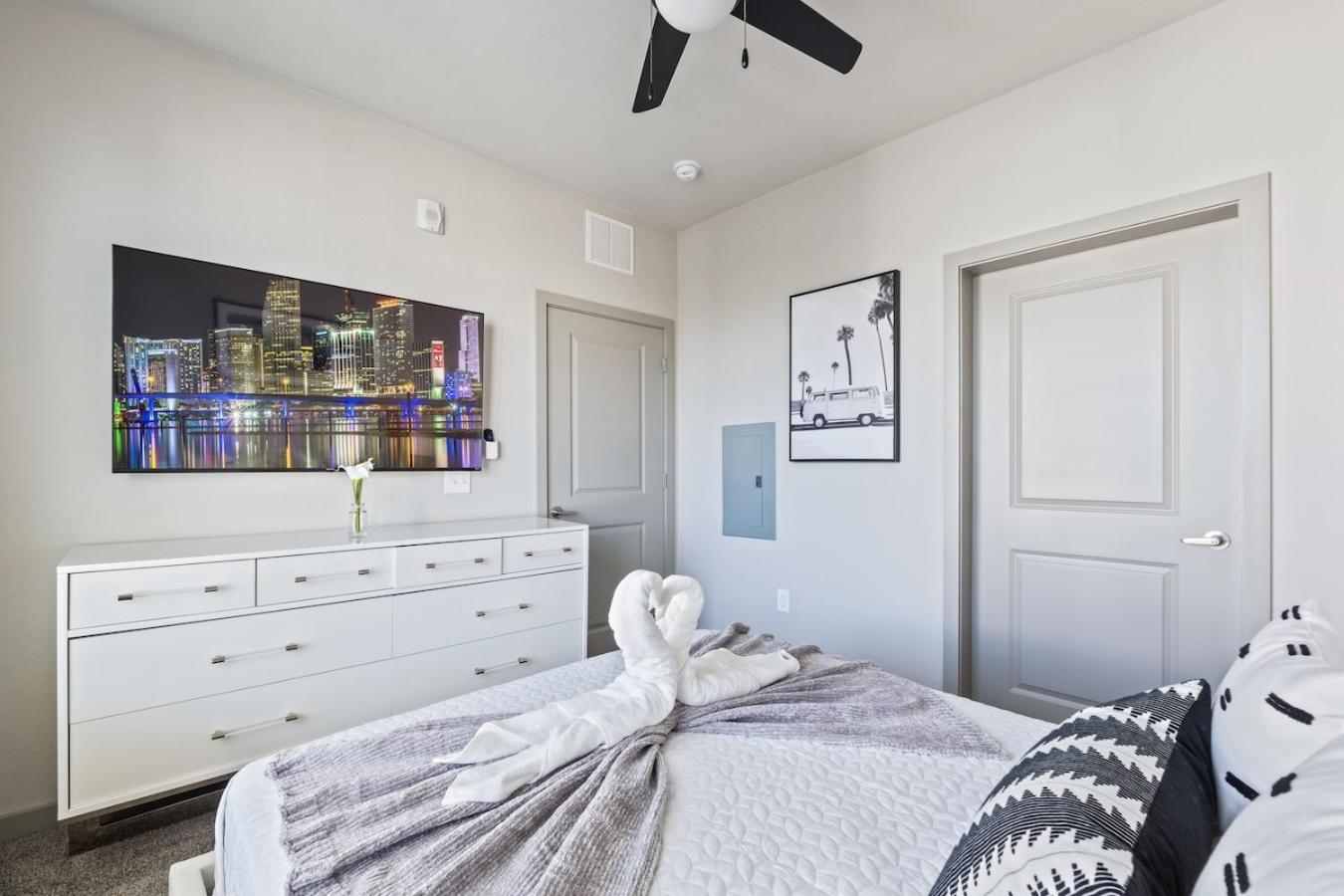 Stylish 1 Bed In Downtown St Pete W Free Parking Apartment Сейнт Питърсбърг Екстериор снимка