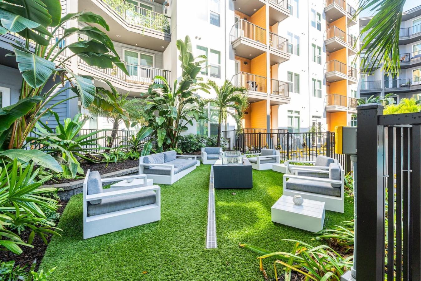Stylish 1 Bed In Downtown St Pete W Free Parking Apartment Сейнт Питърсбърг Екстериор снимка